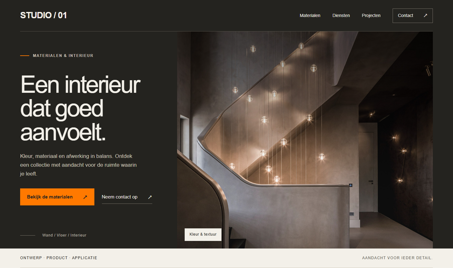 Desktopweergave van een bestaand Zaitec-redesign onder de fictieve naam Studio 01: donkere typografie, oranje contactknop en een groot interieurbeeld.